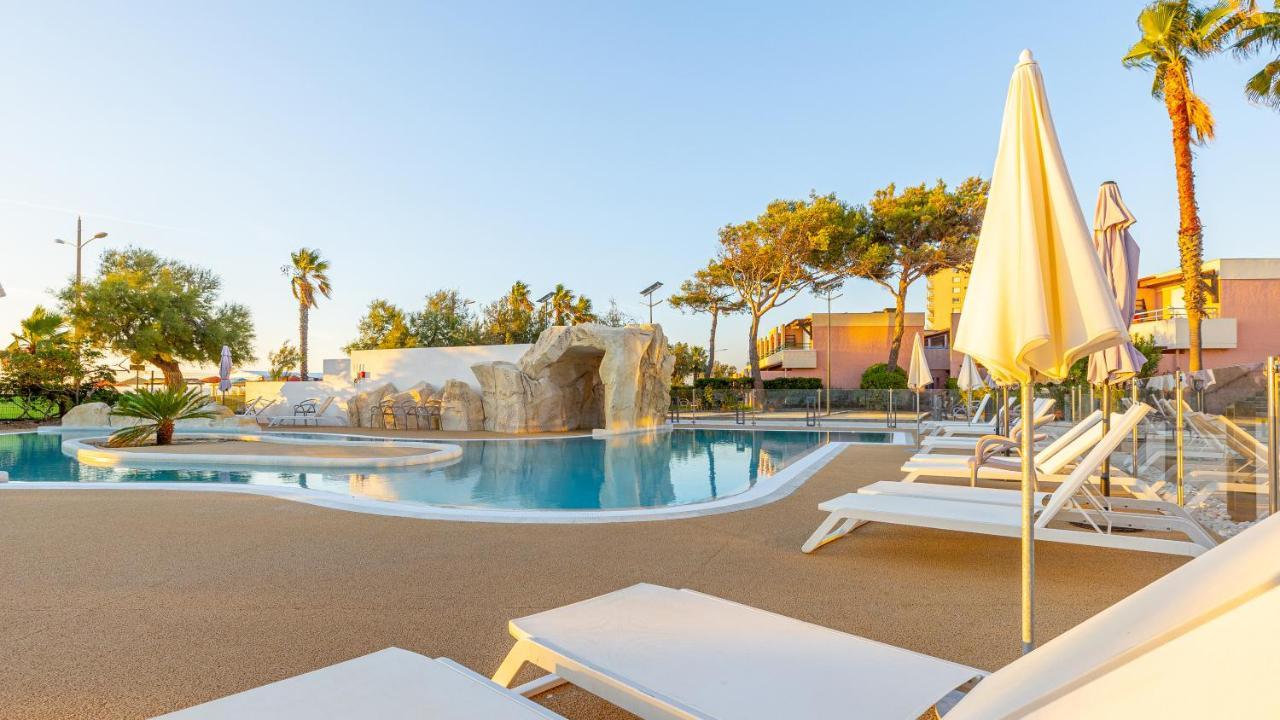 Kaliope Hotel & Residence By Oustal Del Mar Le Lavandou Exteriör bild