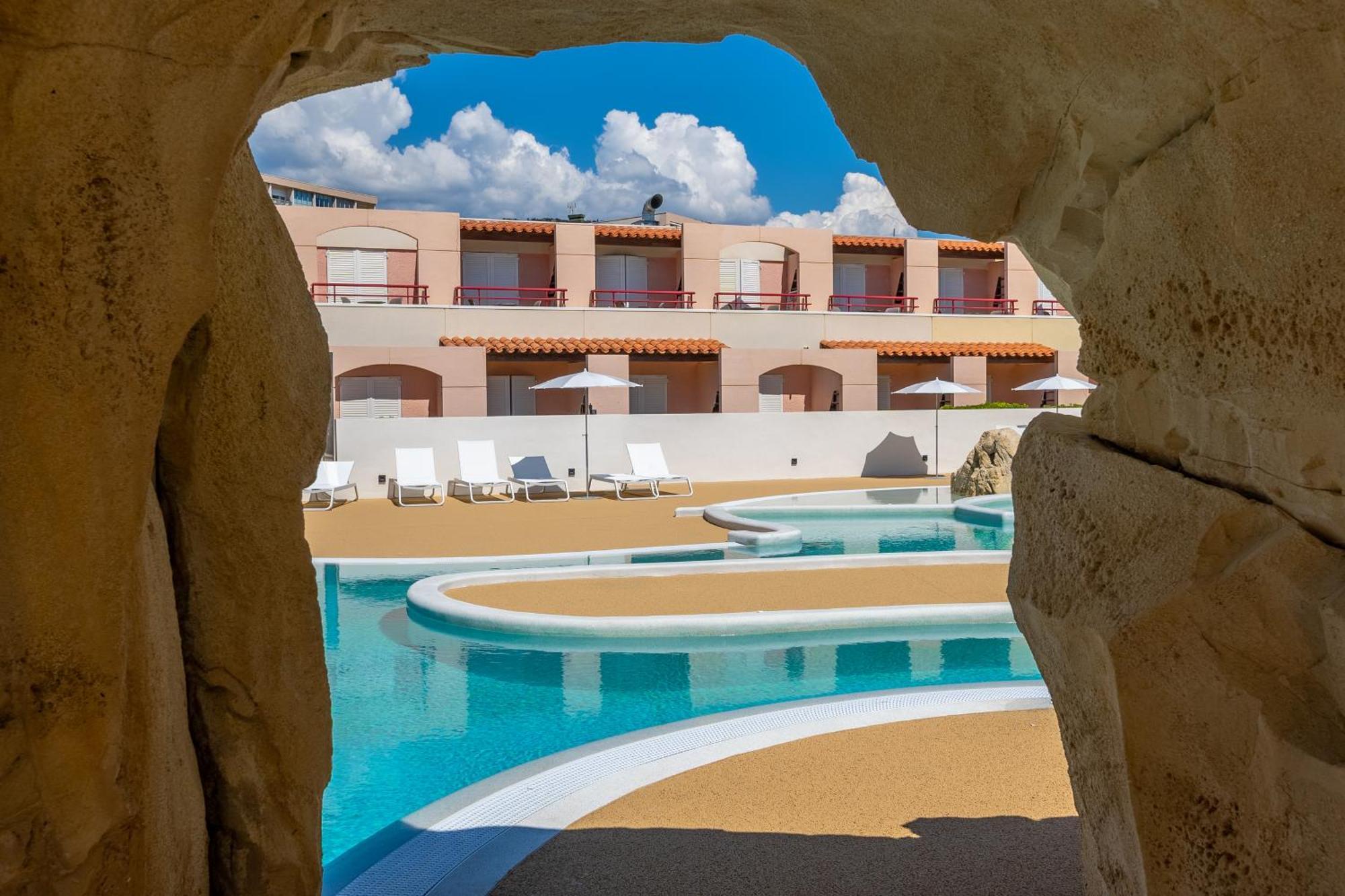 Kaliope Hotel & Residence By Oustal Del Mar Le Lavandou Exteriör bild